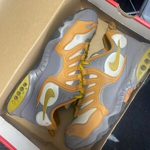 Size 11 Nike air Humara